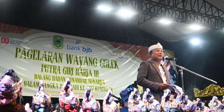 Gelaran Wayang Golek Giri Harja III Di Desa Kertawana, Bupati Dian Beri Kado Untuk Warga