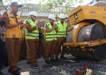 Apel Pagi di Desa Sumurwiru, Bupati Dian Luncurkan Perbaikan Jalan Rp58,2 Miliar Hasil Efisiensi