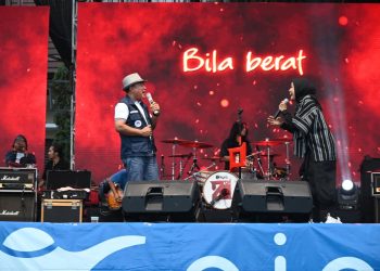 Konser Band Kotak di Kuningan Suguhkan Aksi Panggung Penuh Energi