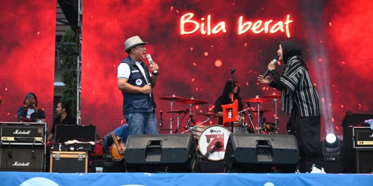 Konser Band Kotak di Kuningan Suguhkan Aksi Panggung Penuh Energi