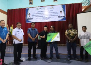 Lindungi 3.247 Pekerja Rentan, Bupati Dian Serahkan Kartu BPJS Ketenagakerjaan