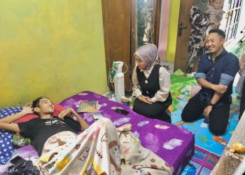 Beri Semangat Penderita Limfoma Burkitt, Bunda Ela Berkunjung ke Kalapagunung