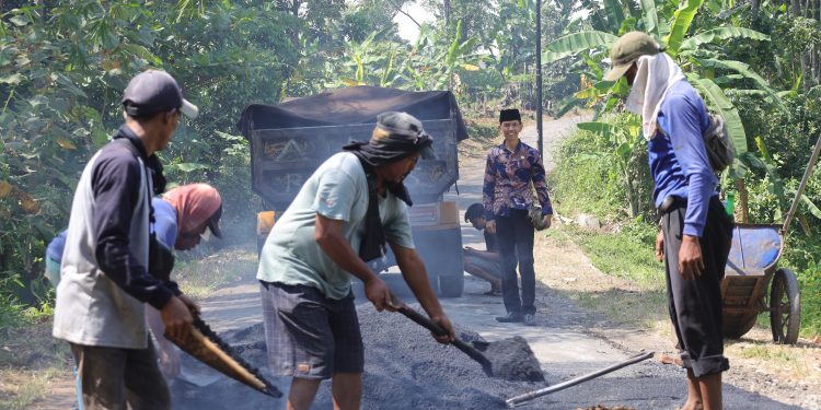 Jalan Poros Desa Padarek–Kedungarum Direhabilitasi, Warga Apresiasi Langkah Pemkab Kuningan