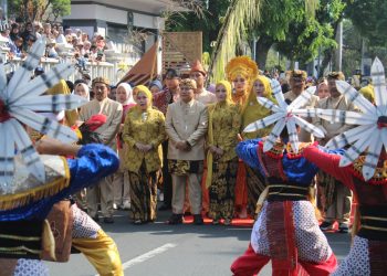 Warga Tumpah Ruah, Karnaval Budaya Kuningan Penuh Warna dan Atraksi