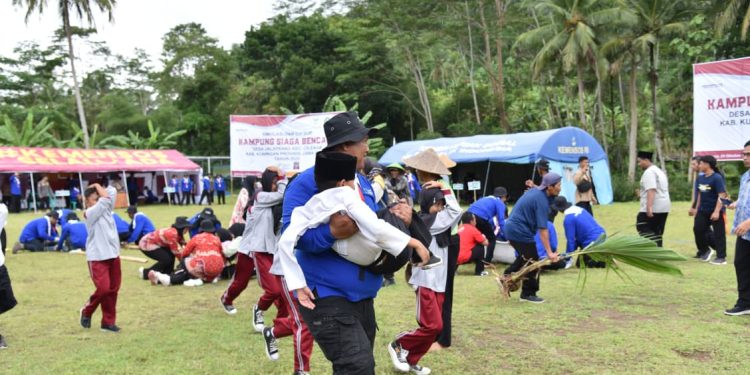 Wabup Tuti Pimpin Apel KSB dan Uji Simulasi Bencana ; Dua Desa di Kuningan Selatan di Tetapkan Sebagai Kampung Siaga Bencana
