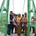 Wabup Tuti Resmikan Jembatan Gantung KIRANA di Desa Galaherang Kecamatan Maleber