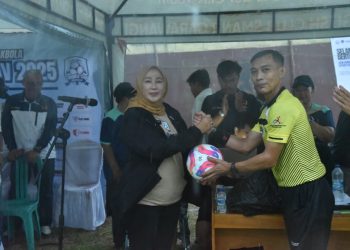Wakil Bupati Kuningan Buka Turnamen Sepak Bola Antar Club Tangkiz Cup IV 2025 di Lapangan Karamatwangi Garawangi