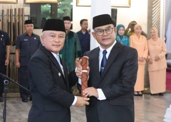 Uu Kusmana Dilantik Jadi Sekda Kuningan, Bupati: Jadilah Dirigen Pembangunan