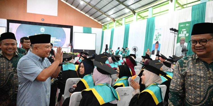STISHK Kuningan Gelar Wisuda ke 3, Bupati Dian : Berterimakasihlah Pada Orang Tua 