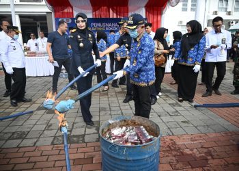 Pemkab Kuningan bersama  Bea Cukai Musnahkan 7 Juta Batang Rokok Ilegal