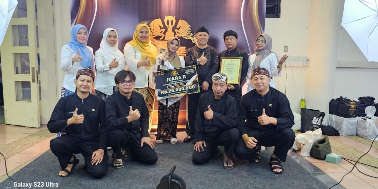 Unsur Logo Kuningan Jadi Identitas PNS Berprestasi Jabar 2025, Guru SD Raih Juara II Inspiratif