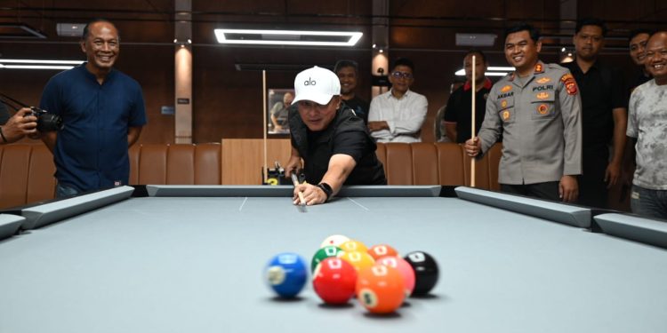 Soft Opening D’Jons Pool, Santunan Yatim dan Bupati Bersama Kapolres Coba Meja Biliar